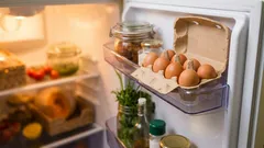 なぜ卵は冷蔵庫のドアに保管すべきではないのか、キッチンで最もよくある間違い