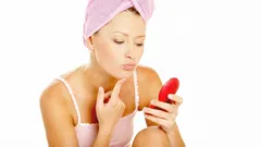 顔をすぐに軽く見せる10の簡単なスタイリングのコツ