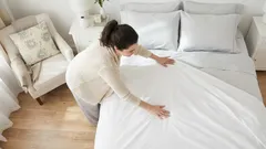 「ベッドリネンは2週間ごとや1か月ごとに交換すべきではありません」― 交換の適切な間隔は意外なものなのです。